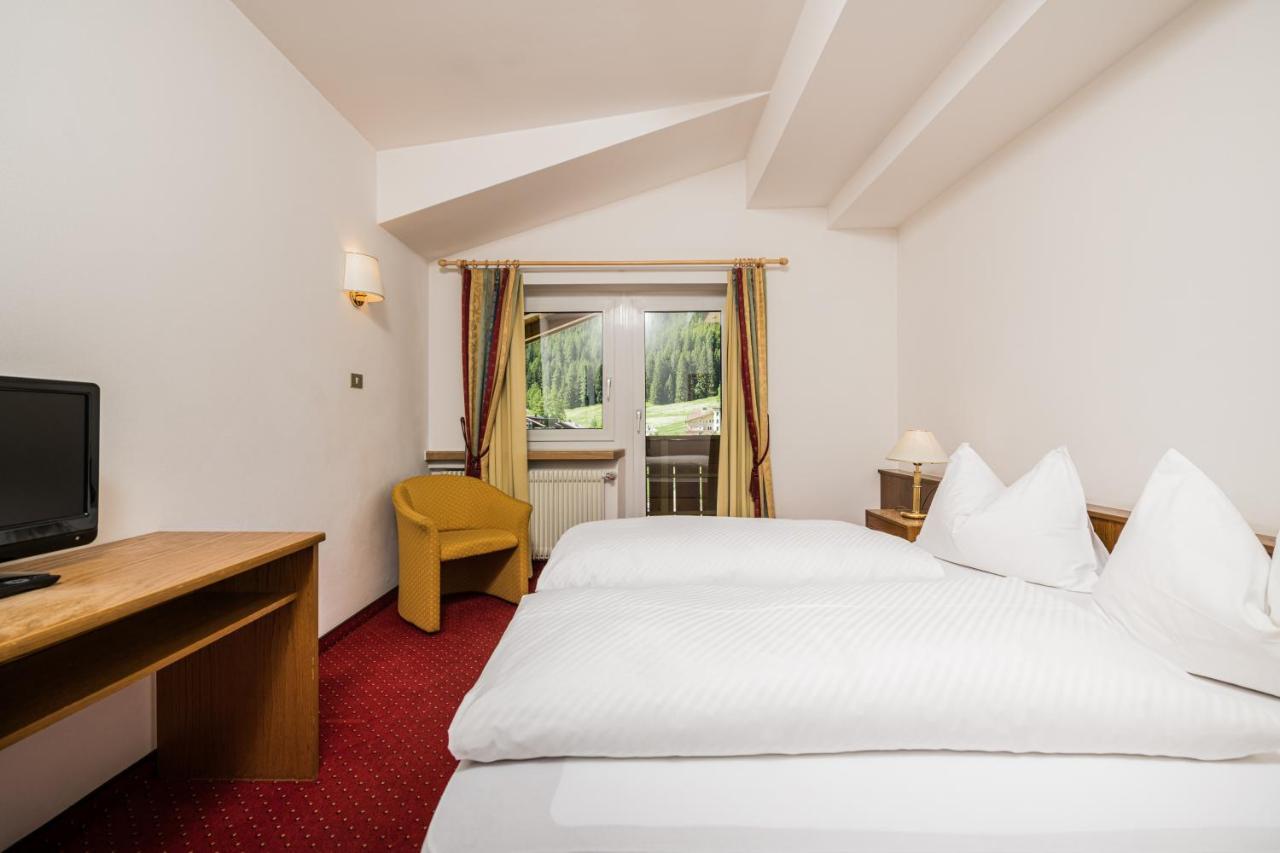 Hotel Waldheim Sexten Esterno foto