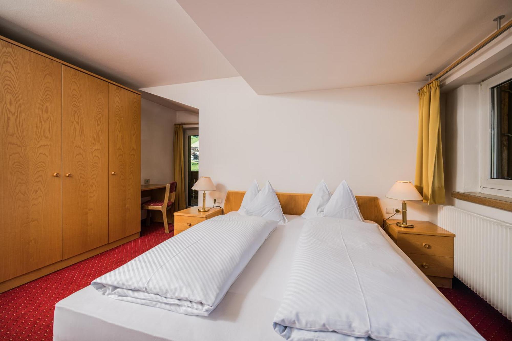 Hotel Waldheim Sexten Esterno foto