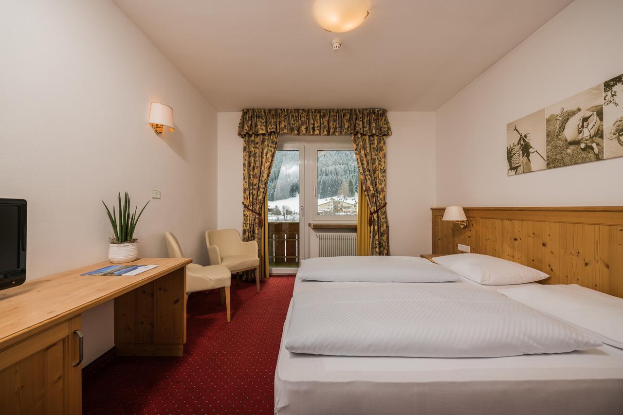 Hotel Waldheim Sexten Esterno foto